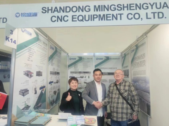 2436 فرن تقسية السطح الزجاجي المنحني.jpg